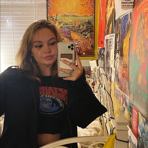 Meet your Posher, Caroline - Picture 1 of 1